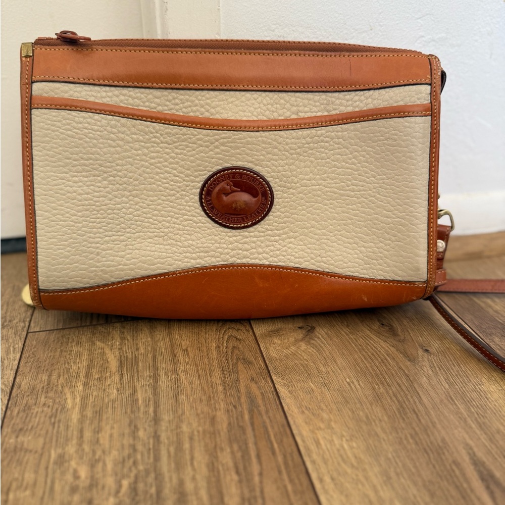 VINTAGE Dooney & Bourke Tan and Cream Genuine Leather Crossbody Bag - Picture 6 of 16